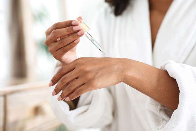 ¿Se puede tratar la piel seca en casa de manera efectiva?